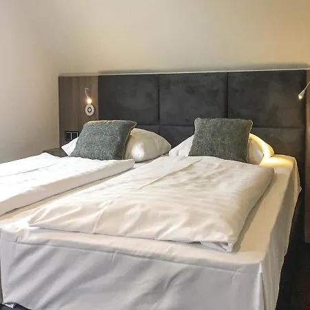 Three-bedroom Holiday In Linstow